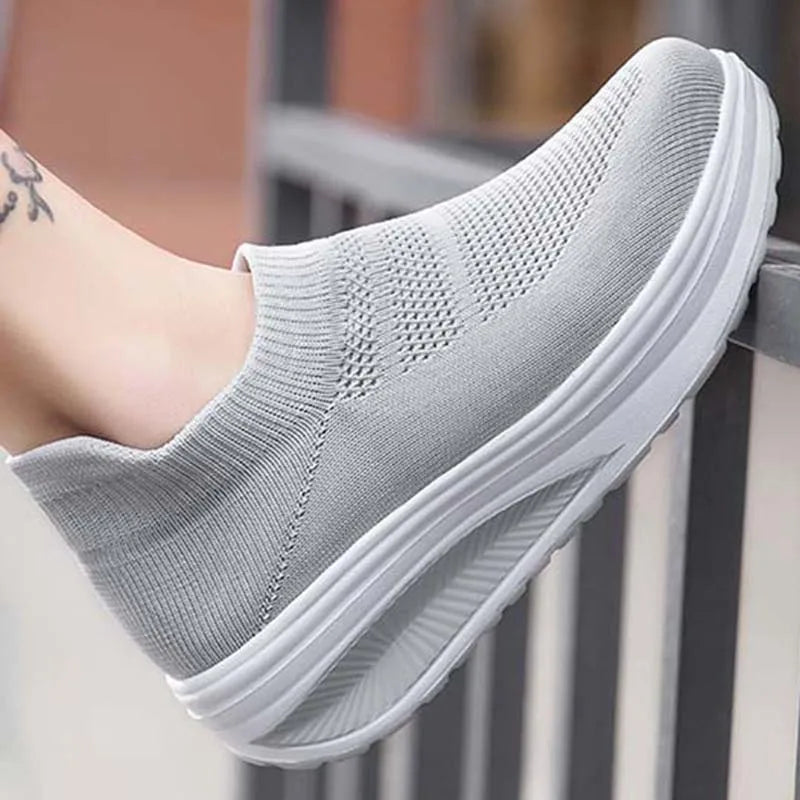 Chic Slip-On Thick Bottom Sneakers for Women - Vulcanized Fashion Footwear in Plus Sizes