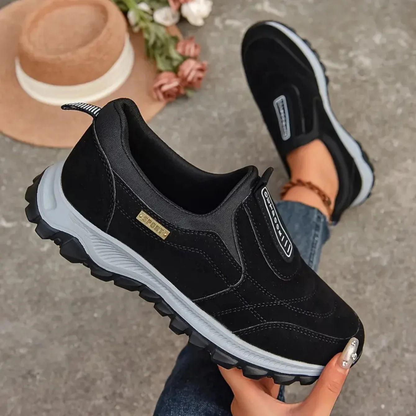 2024 Women's Stylish Slip-On Sneakers for Comfortable Casual Walks and Outdoor Adventures