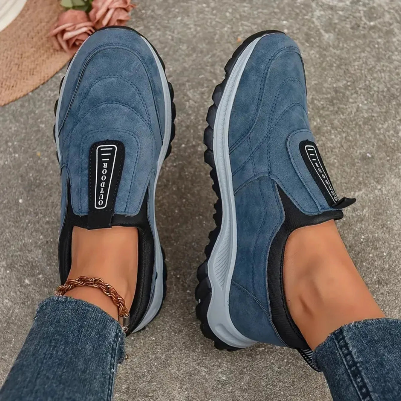 2024 Women's Stylish Slip-On Sneakers for Comfortable Casual Walks and Outdoor Adventures