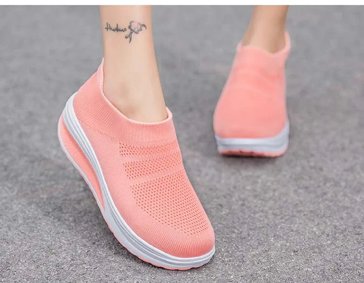 Chic Slip-On Thick Bottom Sneakers for Women - Vulcanized Fashion Footwear in Plus Sizes