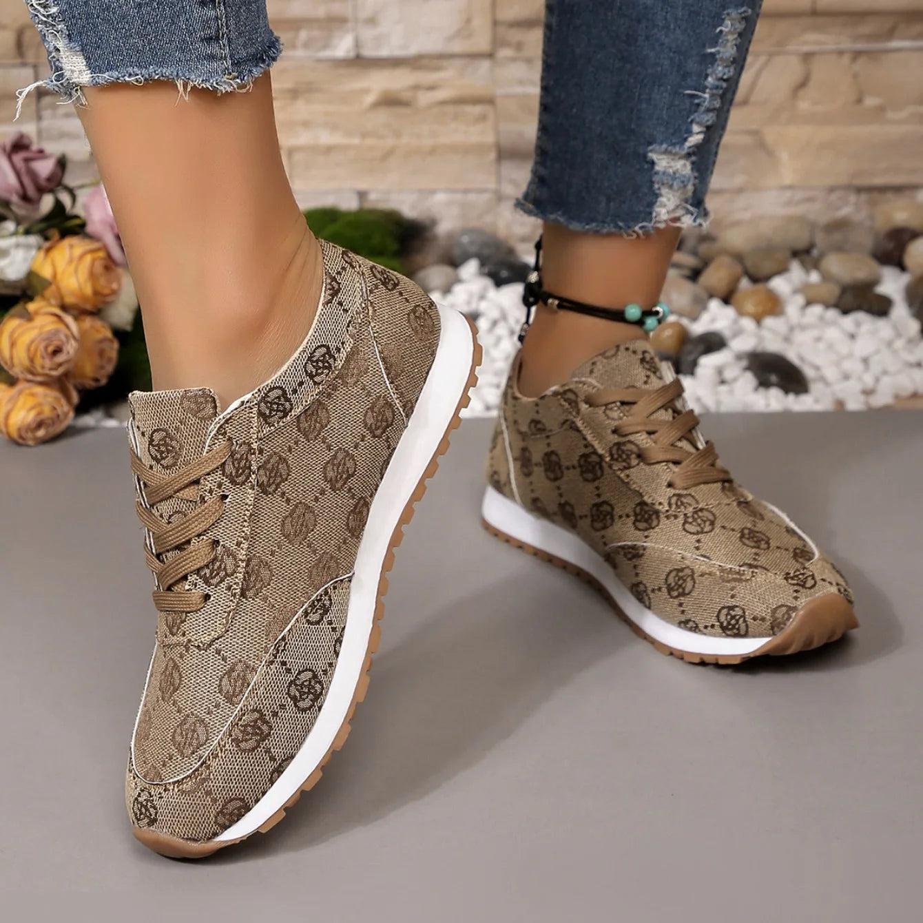 Stylish Women's Low Top Casual Shoes for Spring/Summer 2024 - Comfortable, Breathable Outdoor Footwear