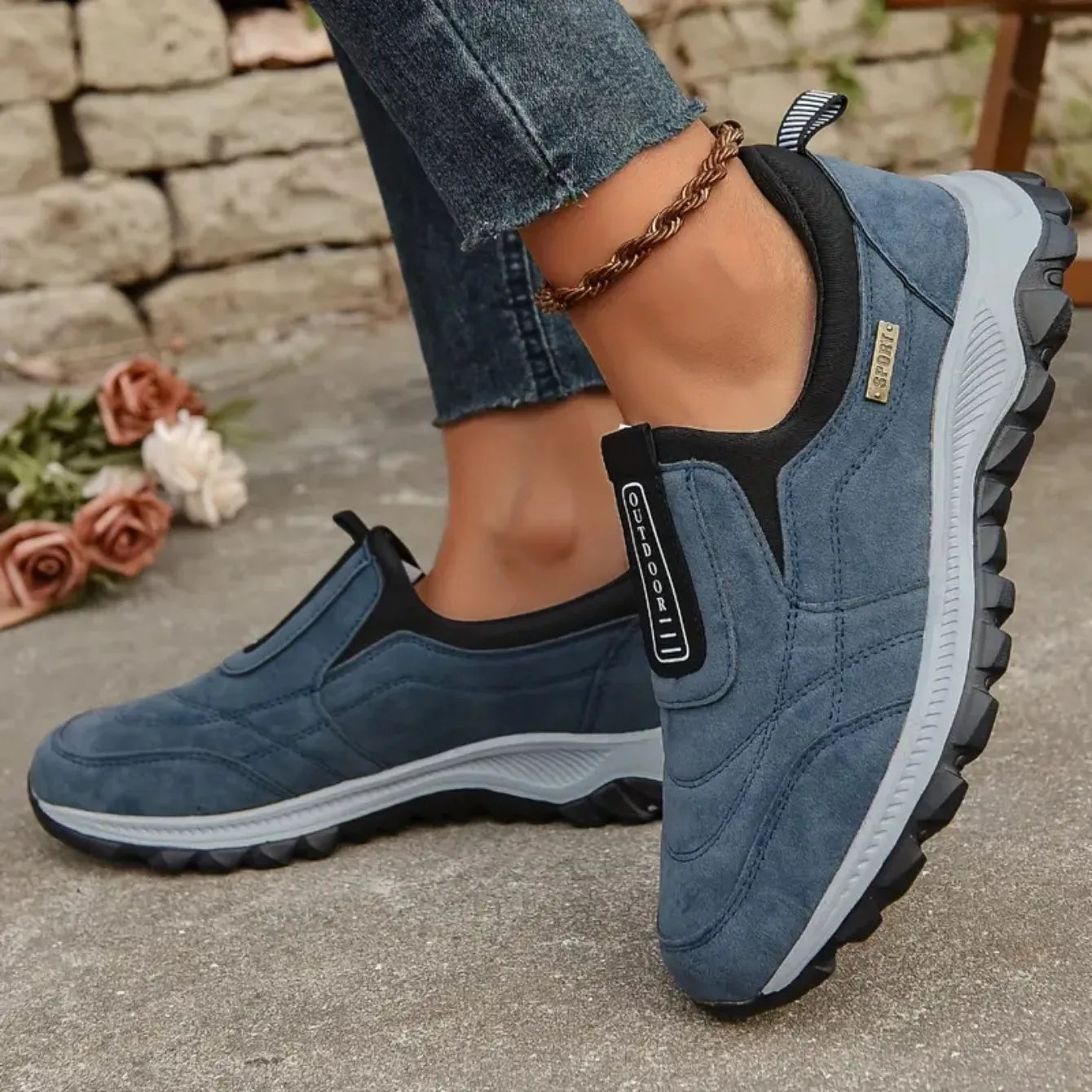 2024 Women's Stylish Slip-On Sneakers for Comfortable Casual Walks and Outdoor Adventures