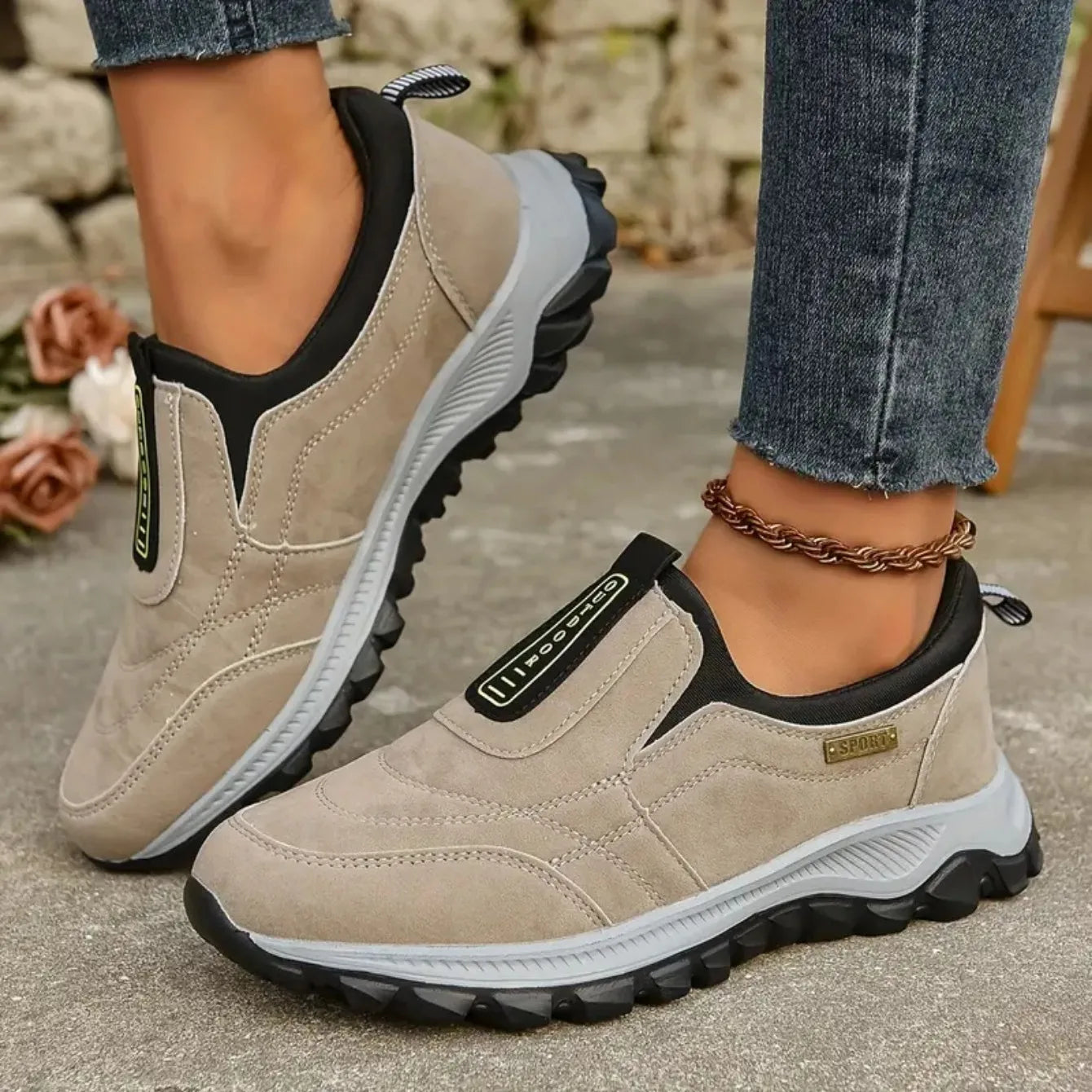 2024 Women's Stylish Slip-On Sneakers for Comfortable Casual Walks and Outdoor Adventures